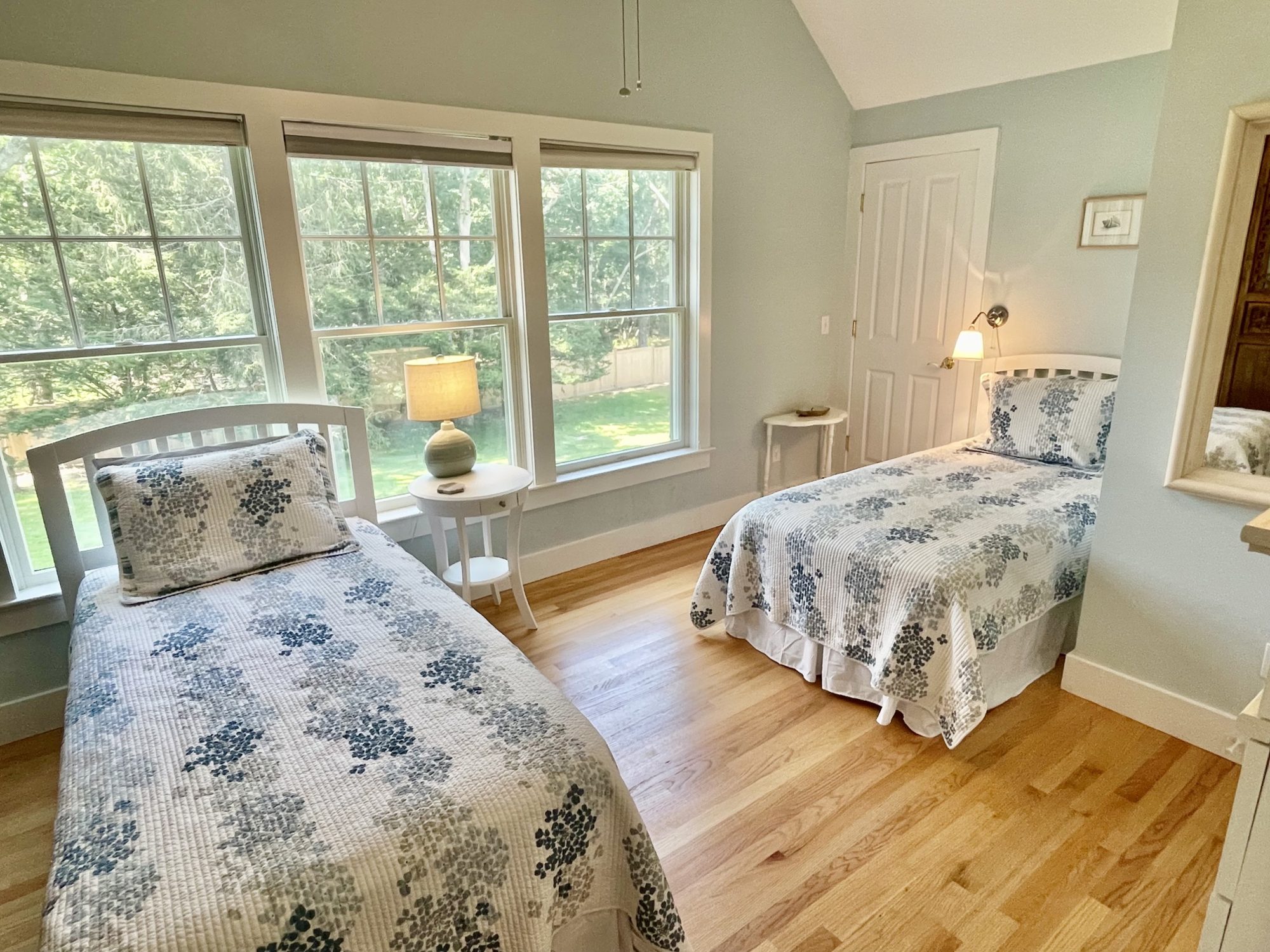 Upstairs: two twins under a vaulted ceiling